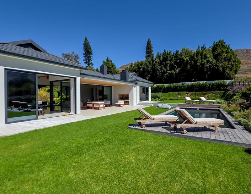 4 Bedroom Property for Sale in Zwaanswyk Western Cape